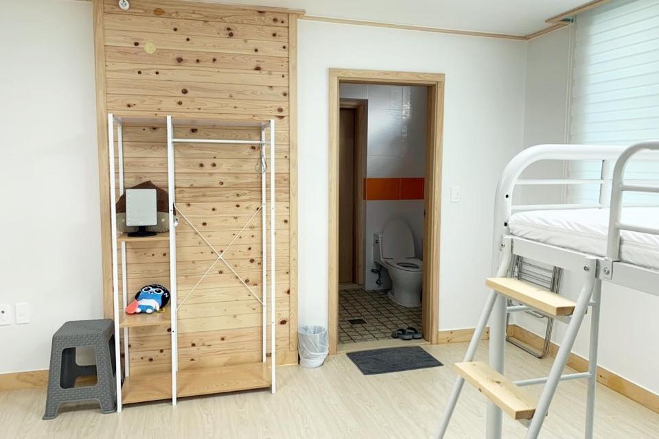 Jeju Guesthouse Togŭnnae Eksteriør bilde